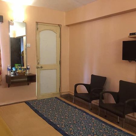 פאנג'י Hotel Gopika International מראה חיצוני תמונה