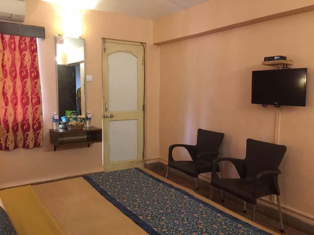 פאנג'י Hotel Gopika International מראה חיצוני תמונה